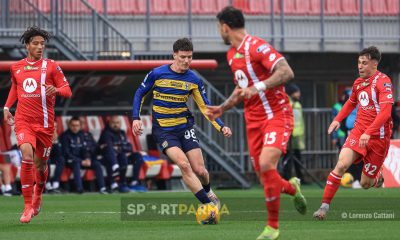 Monza Parma 1 1 29a giornata Serie A 2024 2025 Dennis Man corre palla al piede