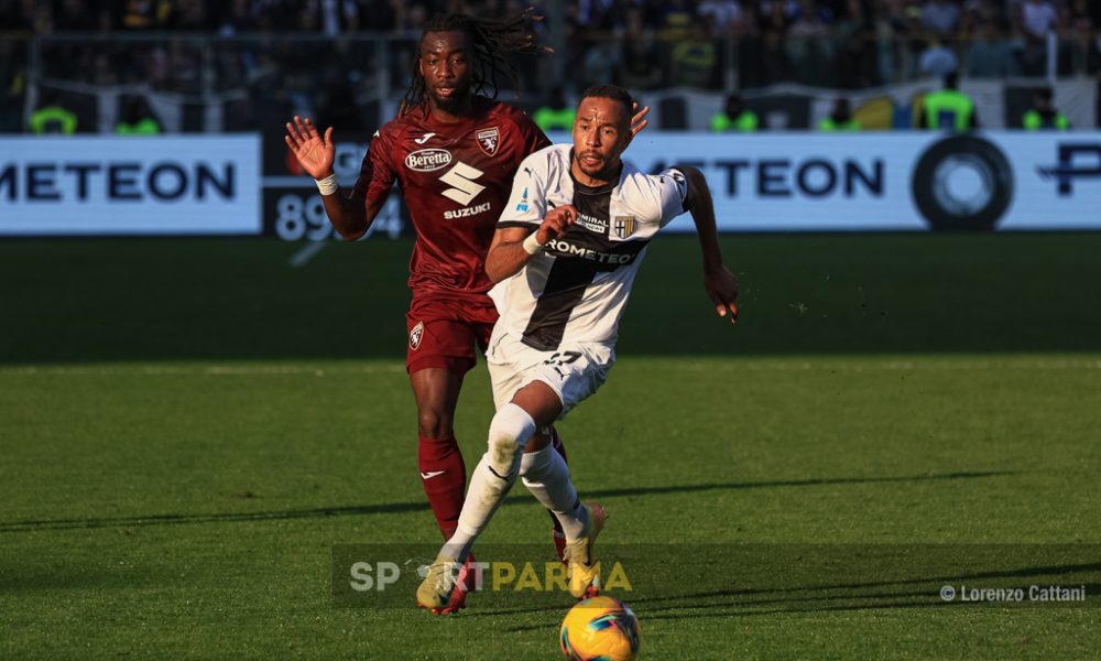 Parma Torino 2 2 28a giornata Serie A 2024 2025 Azevedo Hernani Jr in azione con lex crociato Yann Karamoh alle sue spalle