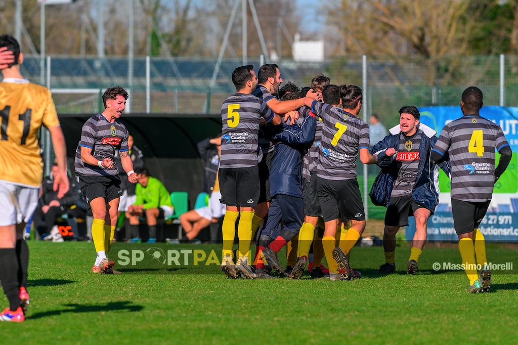 Real Sala Baganza Juventus Club Parma 2 1 25a giornata Prima Categoria gir. B 2024 2025 lesultanza dei giocatori di casa dopo il gol vittoria