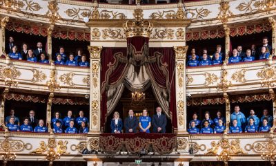 le Azzurre posano al Teatro Regio di Parma per la foto ufficiale del Sei Nazioni femminile 2025