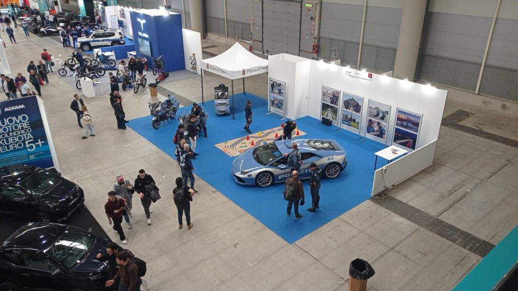 Motodays 2025 stand polizia con Lamborghini