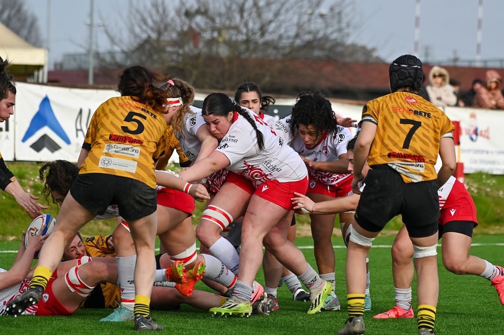 una mischia di gioco in SIA MPL Furie Rosse Rugby Colorno vs Volvera Rugby 10a giornata Serie A Elite femminile 2024 2025