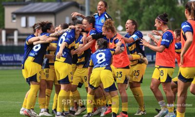 2025 04 19 26a giornata Serie B femminile Parma Genoa 1 0 promozione in serie A femminile tutte le calciatrici gialloblu si abbracciano dopo il gol partita