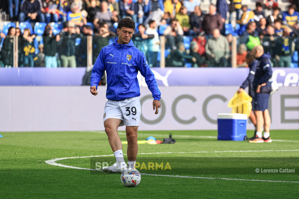 Verso Parma-Napoli: idea difesa tricolore con Vogliacco e Circati 1 Parma Juventus 1 0 33a giornata Serie A 2024 2025 Alessandro Circati nel riscaldamento