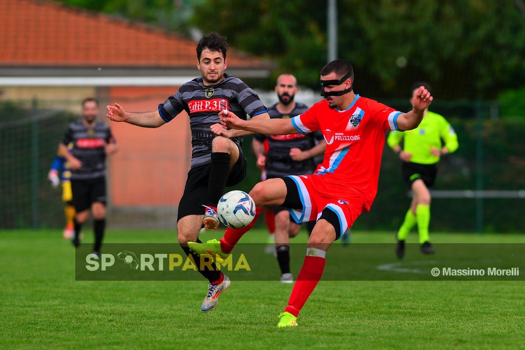 La fotogallery di Real Sala Baganza-Fognano 3-0 1 Real Sala Baganza Fognano 3 0 29a giornata Prima Categoria gir. B 2024 2025 Riccardo Ciervo e Nicholas Battilocchi si contendono il pallone