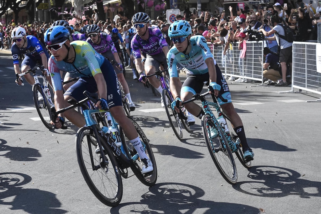 VF Group Bardiani: Pinarello si ritira dal Giro d'Italia 1 Alessandro Pinarello VF Group Bardiani CSF Faizane al Giro dItalia 2025