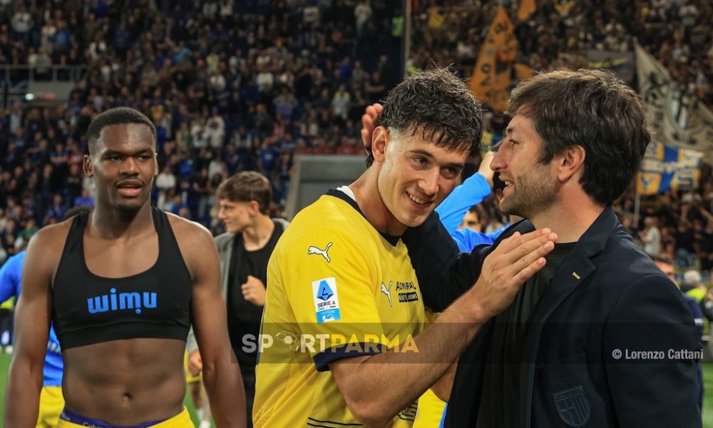Atalanta Parma 2 3 38a giornata Serie A 2024 2025 Alessandro Circati riceve i complimenti da Mathieu Lacome