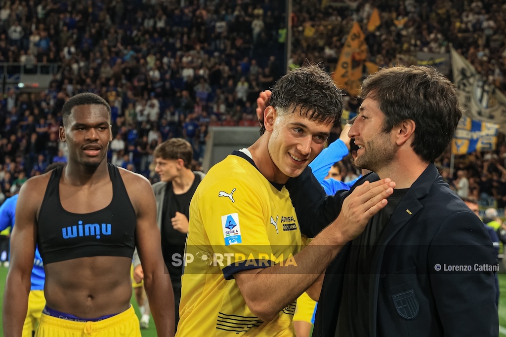 Circati's return: il difensore del Parma convocato dai Socceroos? 1 Atalanta Parma 2 3 38a giornata Serie A 2024 2025 Alessandro Circati riceve i complimenti da Mathieu Lacome