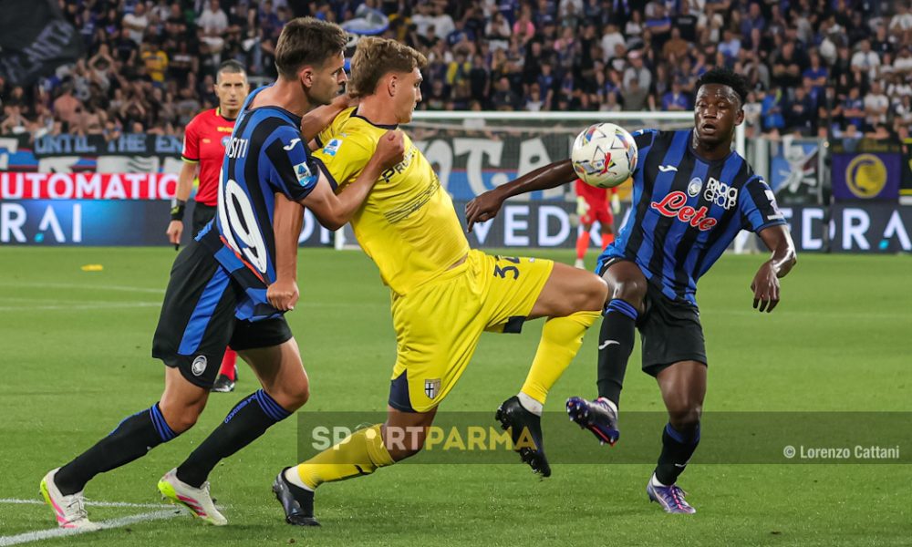Atalanta Parma 2 3 38a giornata Serie A 2024 2025 Mateo Pellegrino tra due avversari