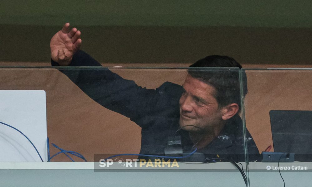 Atalanta Parma 2 3 38a giornata Serie A 2024 2025 il mister Cristian Chivu squalificato saluta dalla tribuna