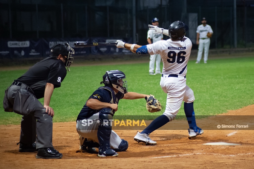 Baseball A: c’è il derby tra Crocetta e Oltretorrente 1 Camec Collecchio vs Farma Crocetta gara1 Serie A baseball 2025 battitore foto Simone Ferrari