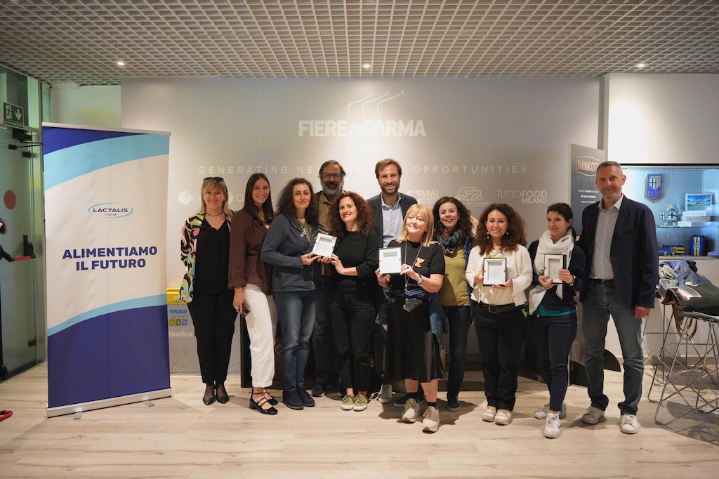 Allo stadio Tardini i premi dei progetti Lactalis nelle scuole di tutta Italia 1 EVENTO DI PREMIAZIONE ALLO STADIO TARDINI CON LACTALIS ITALIA E LE SCUOLE DEI PROGETTI PARMALAT EDUCATIONAL E LA COSCIENZA DI ZETA