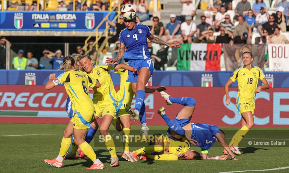 Italia femminile vs Svezia femminile 0 0 allo stadio Tardini di Parma 5a giornata womens Nations League 2024 2025 Martina Piemonte svetta di testa