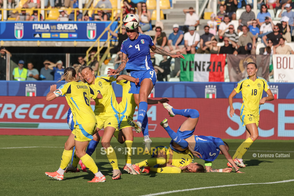 Il Tardini non porta vittoria, tra Italia e Svezia finisce 0-0 1 Italia femminile vs Svezia femminile 0 0 allo stadio Tardini di Parma 5a giornata womens Nations League 2024 2025 Martina Piemonte svetta di testa