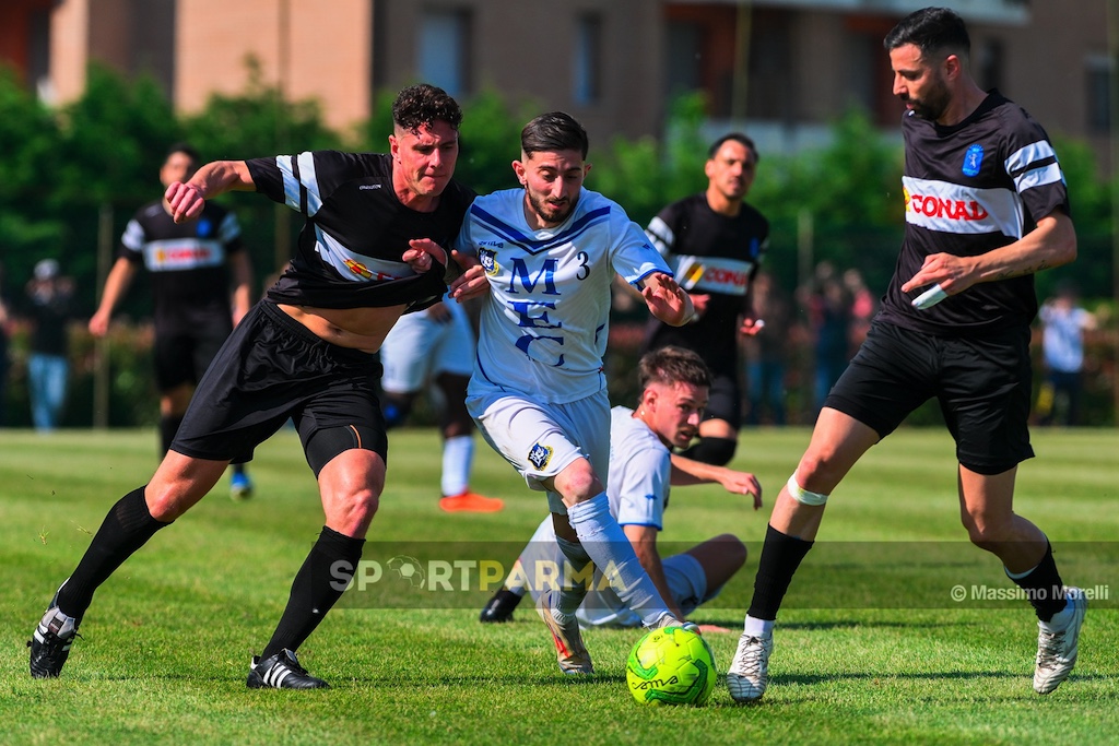 La fotogallery di Noceto-San Secondo 5-2 dcr 1 Noceto San Secondo 5 2 dcr 1 1 dts spareggio promozione Prima Categoria gir. A 2024 2025 Filippo DAquino tra Raffaele Gratis e Giuseppe Patera