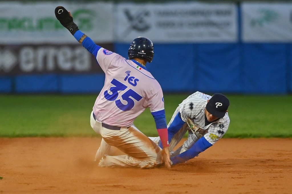 Parma Clima sorpreso da Nettuno: capolista ko 6-2 in gara1 1 PARMA BASEBALL ANGIOI DIFENDE LARRIVO DI ZAZZA