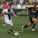 Parma Como 0 1 35a giornata Serie A 2024 2025 Antoine Hainaut corre palla al piede inseguito da Nico Paz