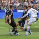 Parma Como 0 1 35a giornata Serie A 2024 2025 Jacob Ondrejka contro due avversari