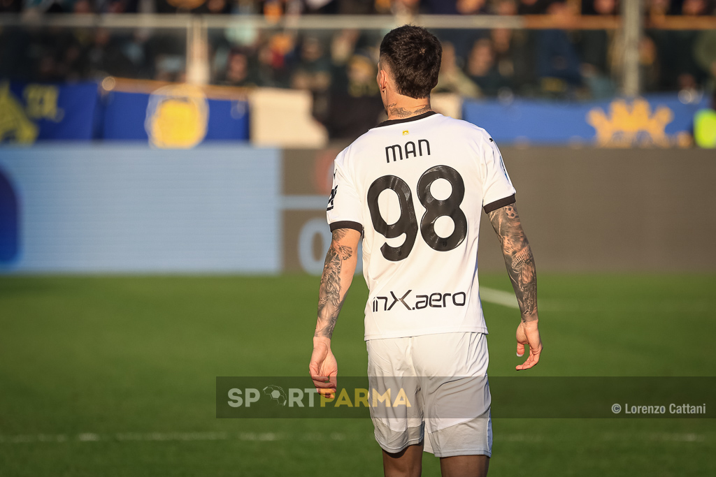 Parma-Napoli: non convocato Man per infortunio 1 Parma Lazio 3 1 14a giornata Serie A 2024 2025 Dennis Man di spalle