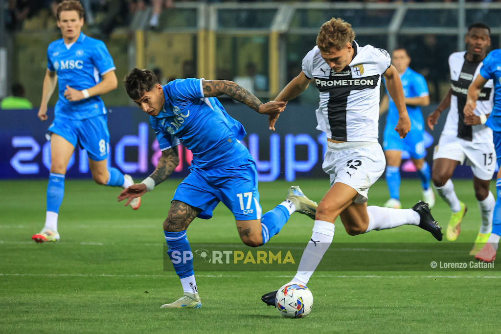 Fino all'ultimo respiro. Il Parma ferma il Napoli, ma ancora non è salvo 1 Parma Napoli 0 0 37a giornata Serie A 2024 2025 Mathias Olivera e Mateo PellegrinoJPG