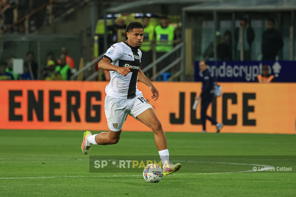 Parma Napoli 0 0 37a giornata Serie A 2024 2025 Simon Sohm corre palla al piede