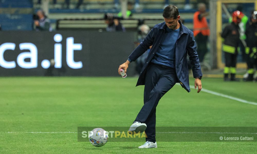Parma Napoli 0 0 37a giornata Serie A 2024 2025 mister Cristian Chivu passa il pallone
