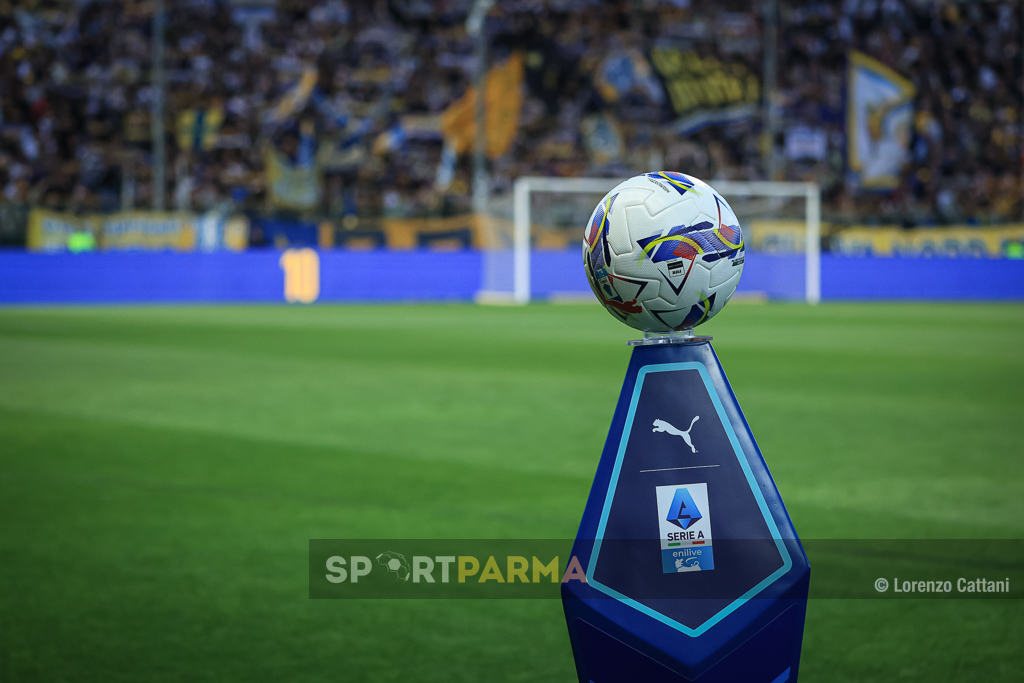 Serie A, i verdetti: Juve in Champions, Empoli e Venezia in B 1 Parma Napoli 0 0 37a giornata Serie A 2024 2025 portapallone con pallone Lega Serie A