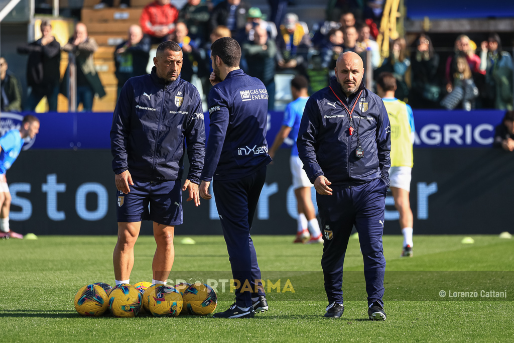 Gagliardi e Pavarini non seguono Chivu. Il futuro è a Parma? 1 Parma Torino 2 2 28a giornata Serie A 2024 2025 il collaboratore tecnico Angelo Palombo e il vice allenatore Antonio Gagliardi nel riscaldamento
