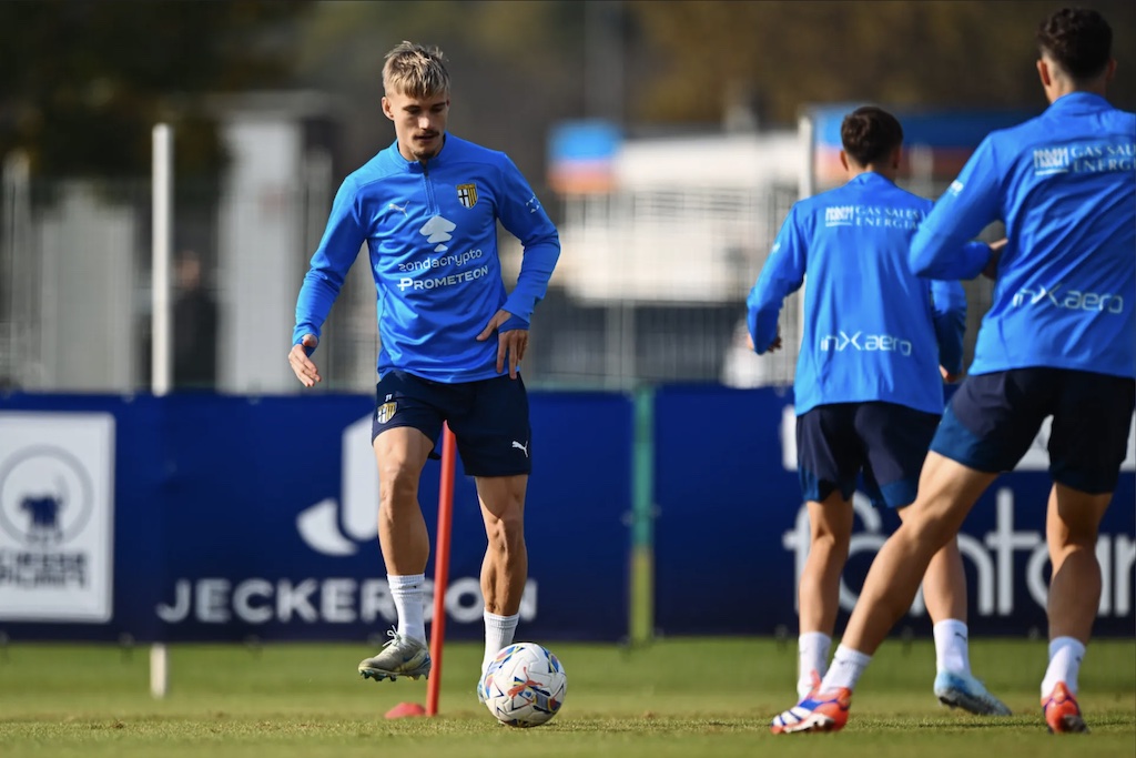 Verso Empoli-Parma: Almqvist in gruppo, è recuperato 1 Pontus Almqvist in allenamento con il Parma al Mutti Training Center di Collecchio 7.11.2024