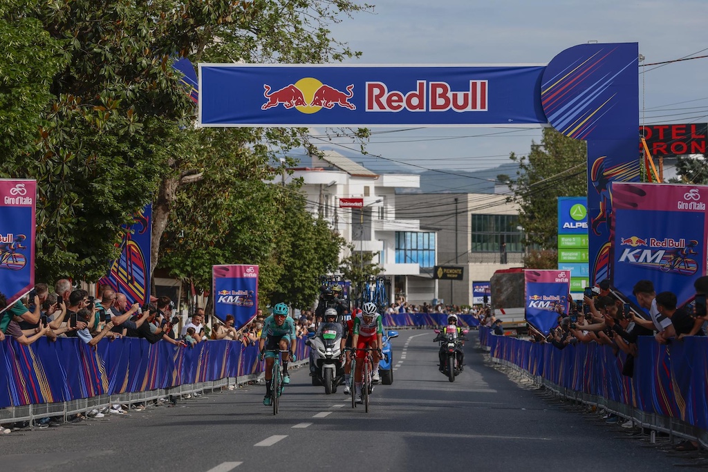 Giro d'Italia: Pedersen vince la 1ª tappa. Bardiani in fuga con Tarozzi 1 VF Group Bardiani alla prima tappa del Giro dItalia 2025