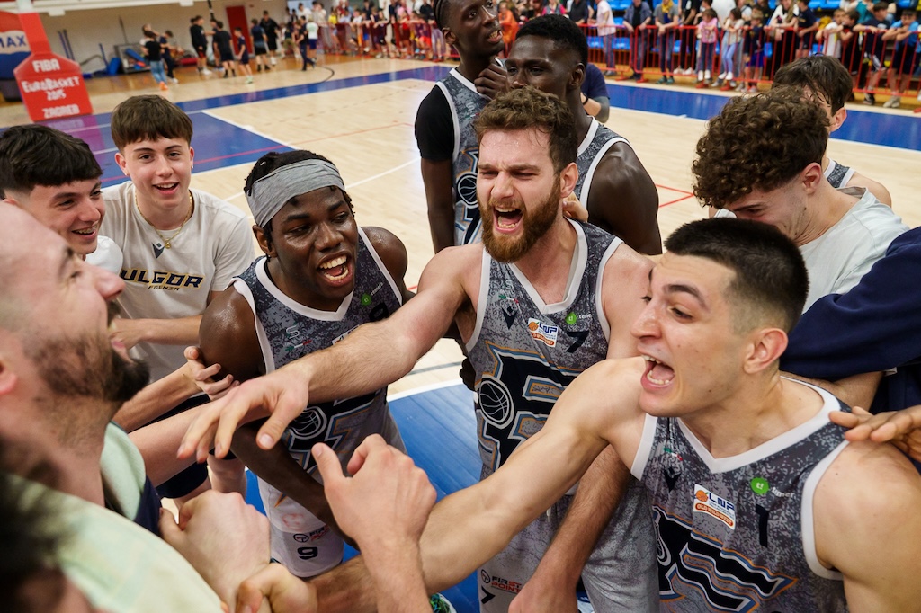 Play In: impresa Fulgor Fidenza ad Agrigento. Ora i playoff 1 esultanza di squadra della Foppiani Fulgor Fidenza dopo la vittoria ai play in contro Vicenza
