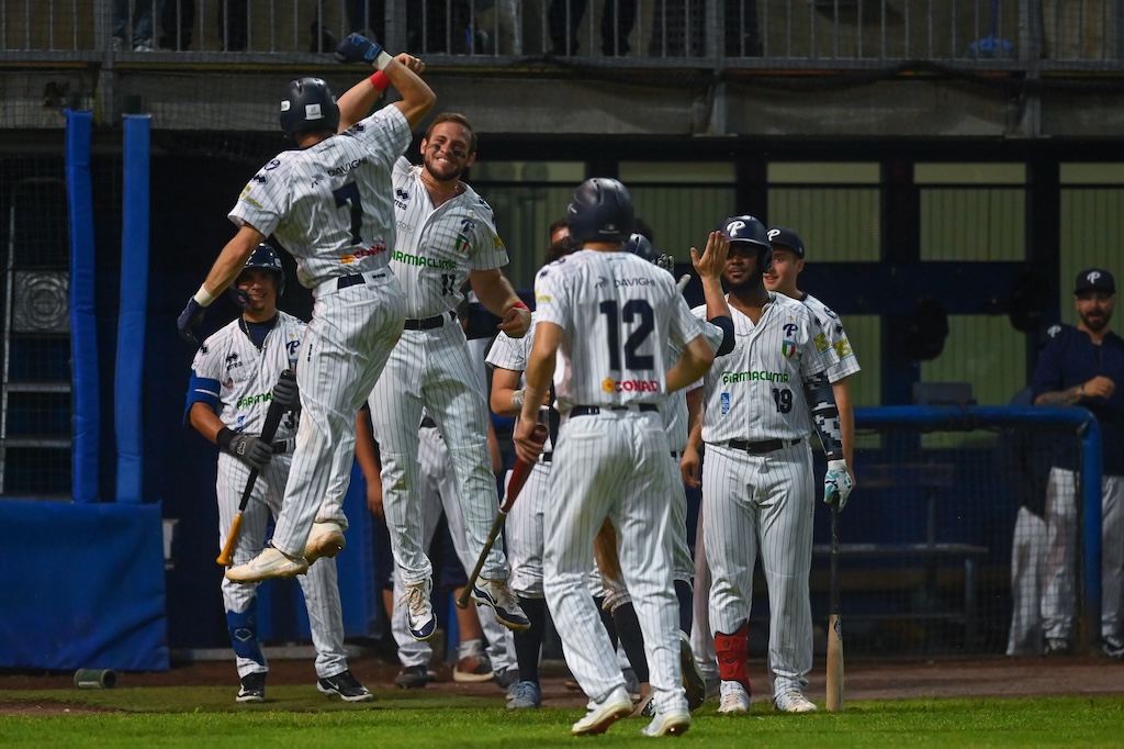 Parma Clima chiude con uno sweep la serie contro Unipol Bologna 1 festa Parma Clima per la vittoria su Unipol Bologna Serie A baseball 2025 foto Corrado Benedetti