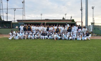foto roster Farma Crocetta accompagnato dai bambini prima della partita contro Poviglio