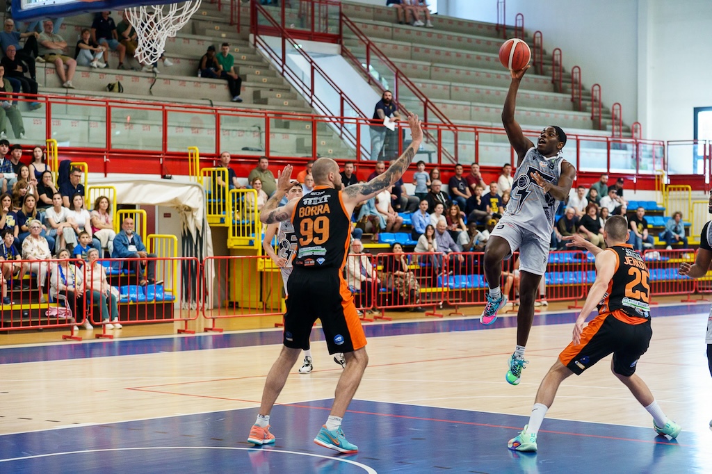 Playoff: la corsa della Fulgor Fidenza si ferma in gara 4, Ruvo vince 72-81 1 fulgor fidenza playoff contro ruvo gara 4