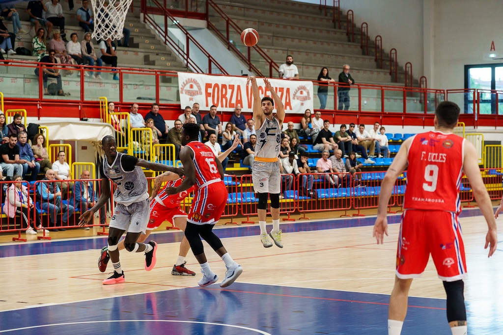 Play In: la Fulgor Fidenza batte Vicenza 73-64 e avanza al secondo turno 1 fulgor fidenza vs vicenza play in