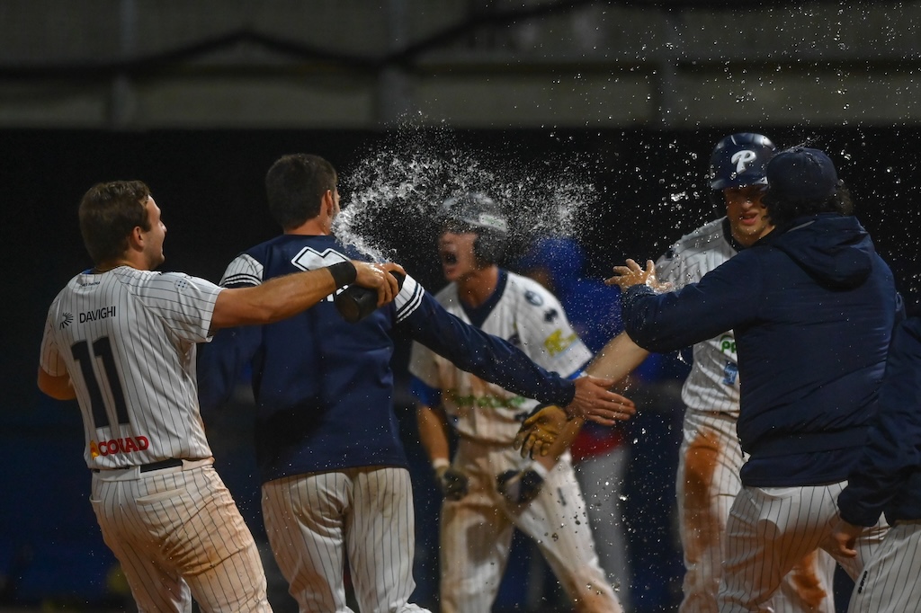 Parma Clima: recupero infrasettimanale a San Marino 1 i festeggiamenti di Parma Clima nella vittoria in gara2 contro Macerata Serie A baseball
