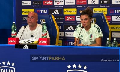 il ct dellItalia femminile e la calciatrice Cristiana Girelli in conferenza stampa al Mutti Training Center di Collecchio il 29.05.2025