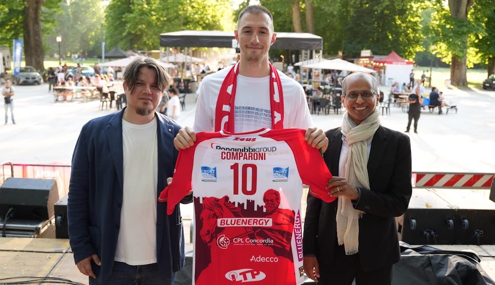 Gas Sales Piacenza presenta il parmigiano Comparoni al Parco Ducale 1 il pallavolista parmigiano Francesco Comparoni annunciato dalla Gas Sales Bluenergy Volley Piacenza