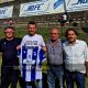 lattaccante Luigi Gualtieri con la maglia del Marzolara assieme ai dirigenti Mauro Barbuti Gian Paolo Adorni e Stefano Pompini
