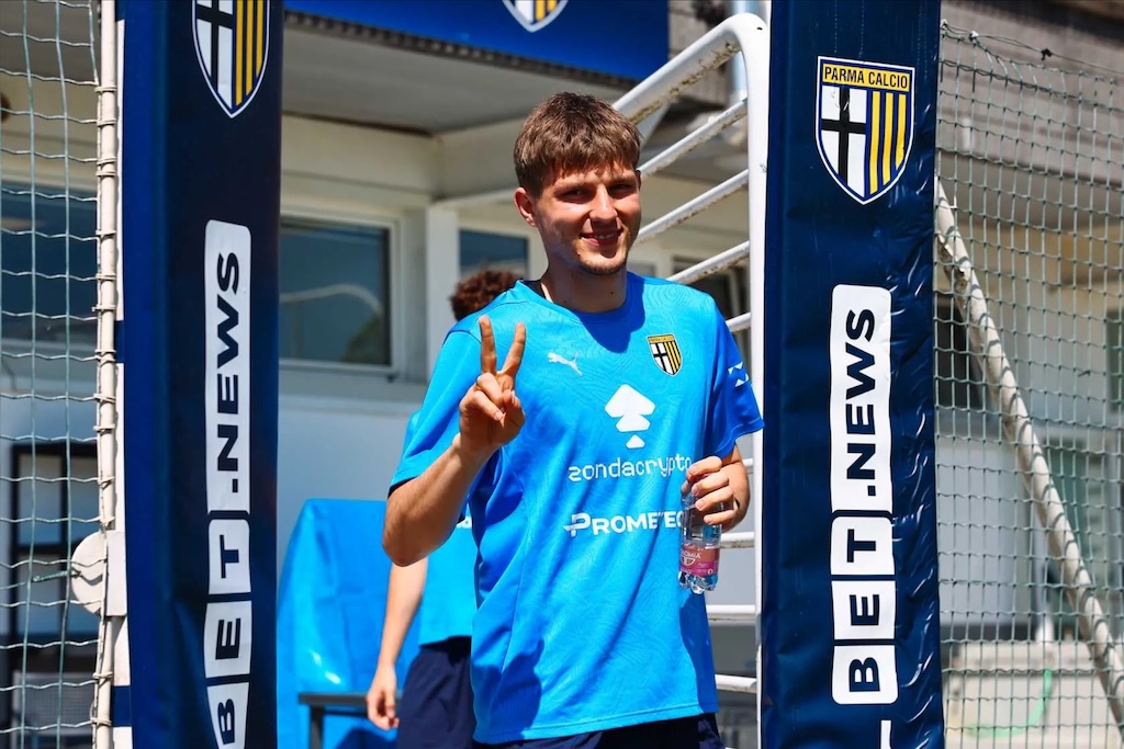 Riecco Benedyczak: il polacco si allena con il gruppo 1 lattaccante del Parma Calcio Adrian Benedyczak si rivede sui campi di Collecchio