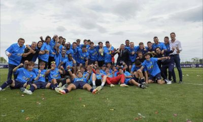 le celebrazioni di gruppo per la promozione al termine di Parma Reggiana 2 1 campionato Primavera 2 s.s. 2024 2025