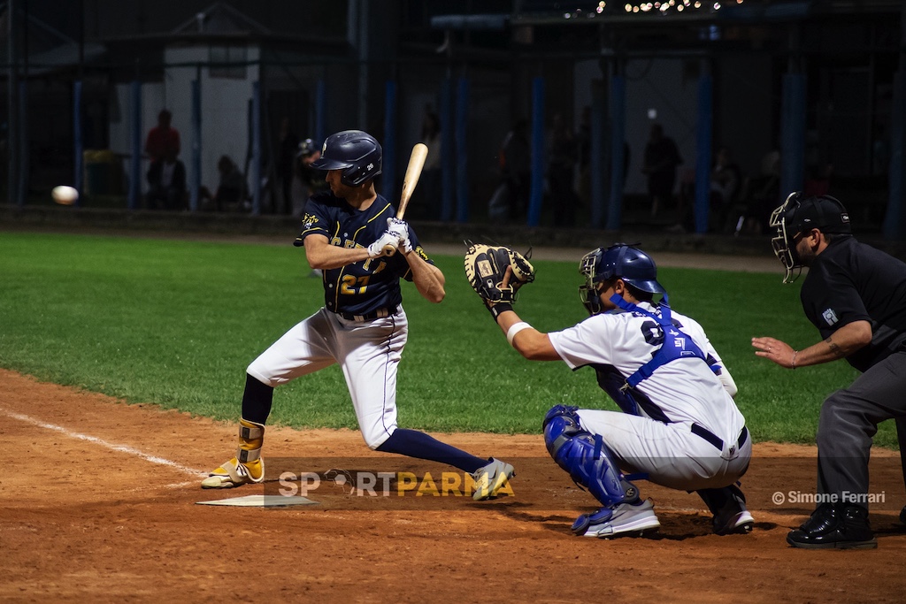 Baseball A: sweep di Crocetta e Collecchio, playoff in tasca 1 Camec Collecchio vs Farma Crocetta gara1 Serie A baseball 2025 i parmigiani in battuta foto Simone Ferrari