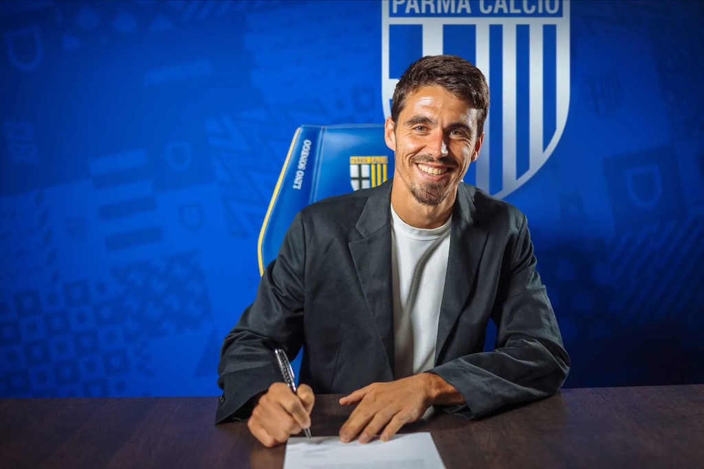 UFFICIALE | Carlos Cuesta nuovo allenatore del Parma 1 Carlo Cuesta firma il contratto da allenatore del Parma Calcio