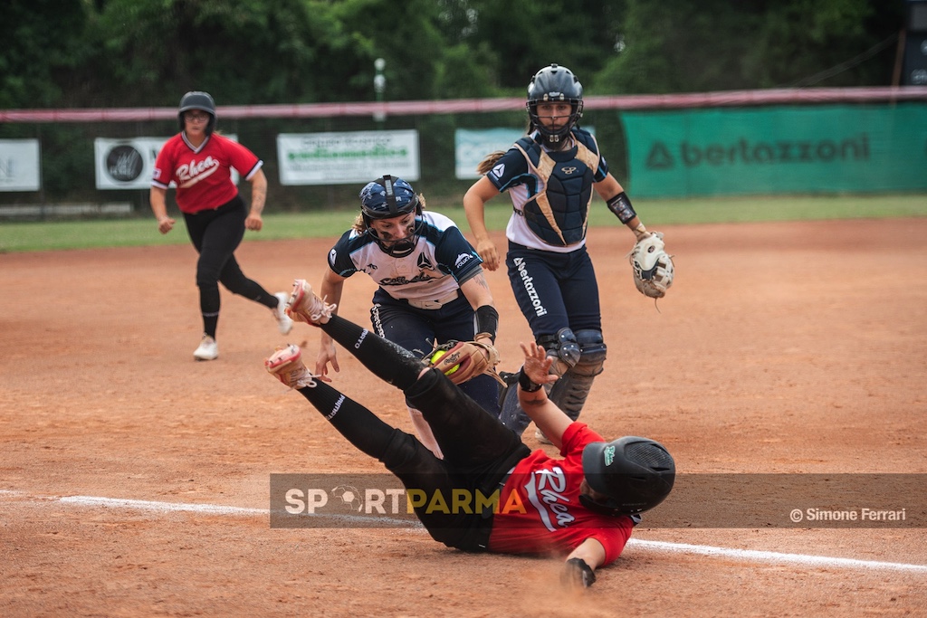 Softball A1: Collecchio impatta in casa, Old Parma cede a Bollate 1 Chiara Albertin elimina Merixtell Blesa Escriche in Bertazzoni Collecchio Rheavendors Caronno 14a giornata Serie A1 softball 2025 foto Simone Ferrari