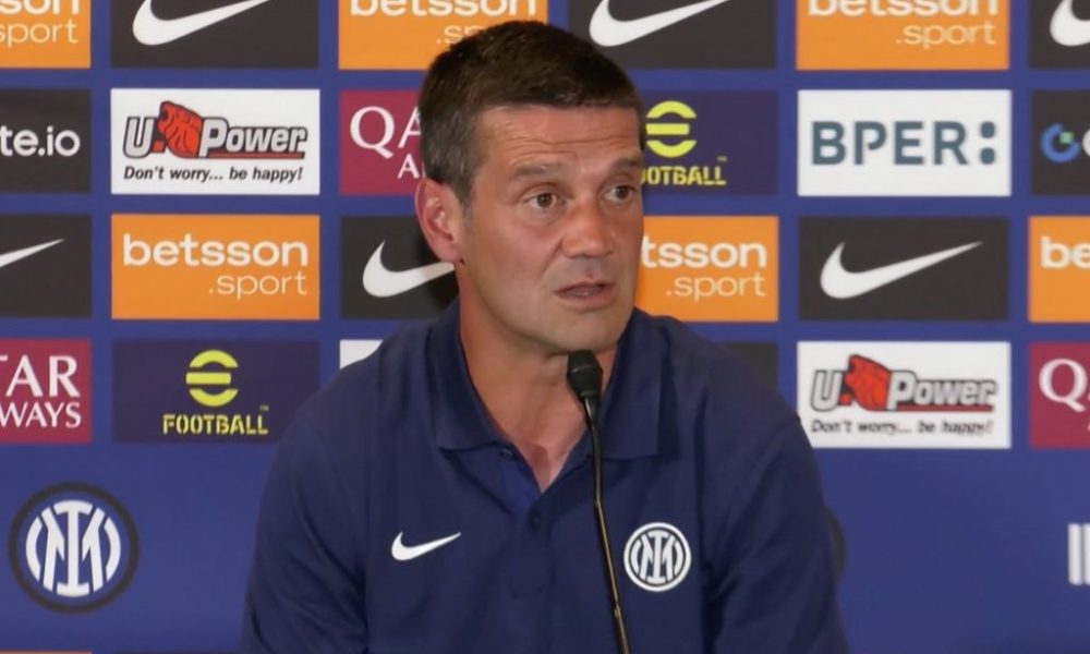 Cristian Chivu in conferenza stampa di presentazione da allenatore dellInter per la stagione 2025 2026