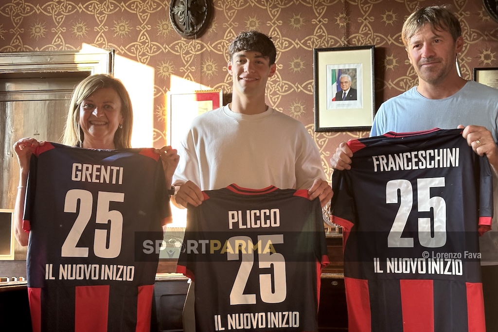 Fornovo, rinasce la scuola calcio: testimonial Franceschini e Plicco 1 Emanuela Granti Sindaco di Fornovo con i calciatori fornovesi Elia Plicco e Ivan Franceschini