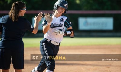 Erika Piancastrelli corre in Bertazzoni Collecchio Mia Office Blue Girls Bologna 15a giornata Serie A1 softball 2025 foto Simone Ferrari