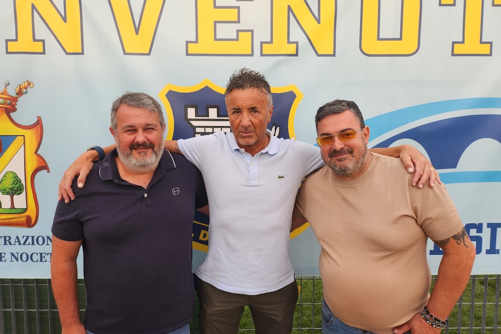Da Barella a Sandei, il Noceto passa di mano: «Fine di un ciclo» 1 Il presidente uscente Massimo Barella tra il nuovo presidente del Noceto Rocco Sandei a sinistra e il nuovo vice Adriano Siciliano a destra