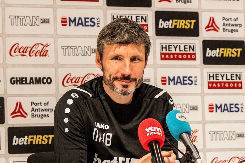 Parma: per la panchina spunta Van Bommel, contatti avviati 1 Mark Van Bommel allenatore Royal Antwerp FC