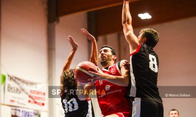 Valtarese Basket Mazzei Architects Cus Parma Basket 69 71 gara2 finale playoff Divisione Regionale 2 s.s. 2024 2025 Gabriele Marletta tra Stefano Basso e Marco Pedron